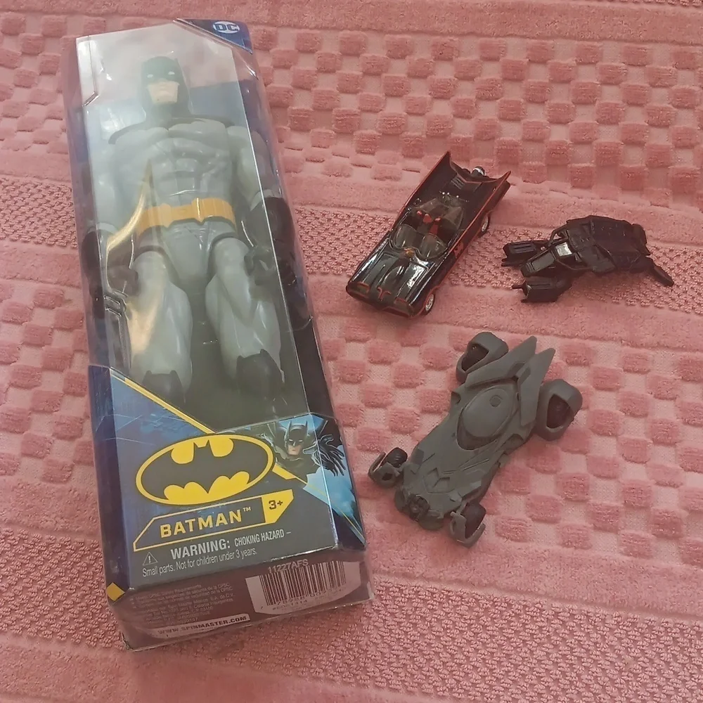 Batman figurine 11